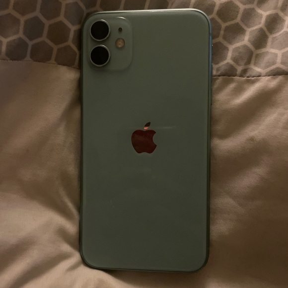 iPhone 11 64 GB - Picture 3 of 6